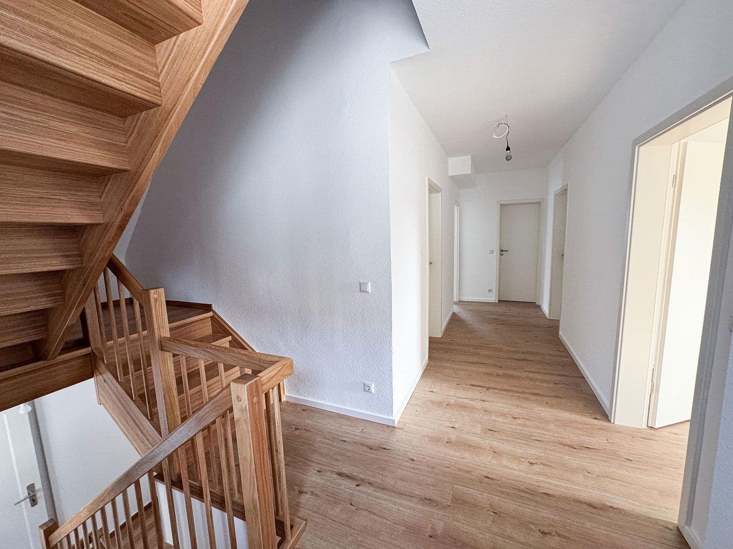 Prenájom bytu 3-izbový 115 m², Groß-Gerau, Hesensko Prenájom bytu 3-izbový 115 m², Groß-Gerau, Hesensko