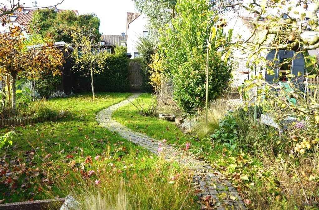 Predaj domu 100 m², pozemek 202 m², Arnstädter Weg 20, Frankfurt, Hesensko Predaj domu 100 m², pozemek 202 m², Arnstädter Weg 20, Frankfurt, Hesensko