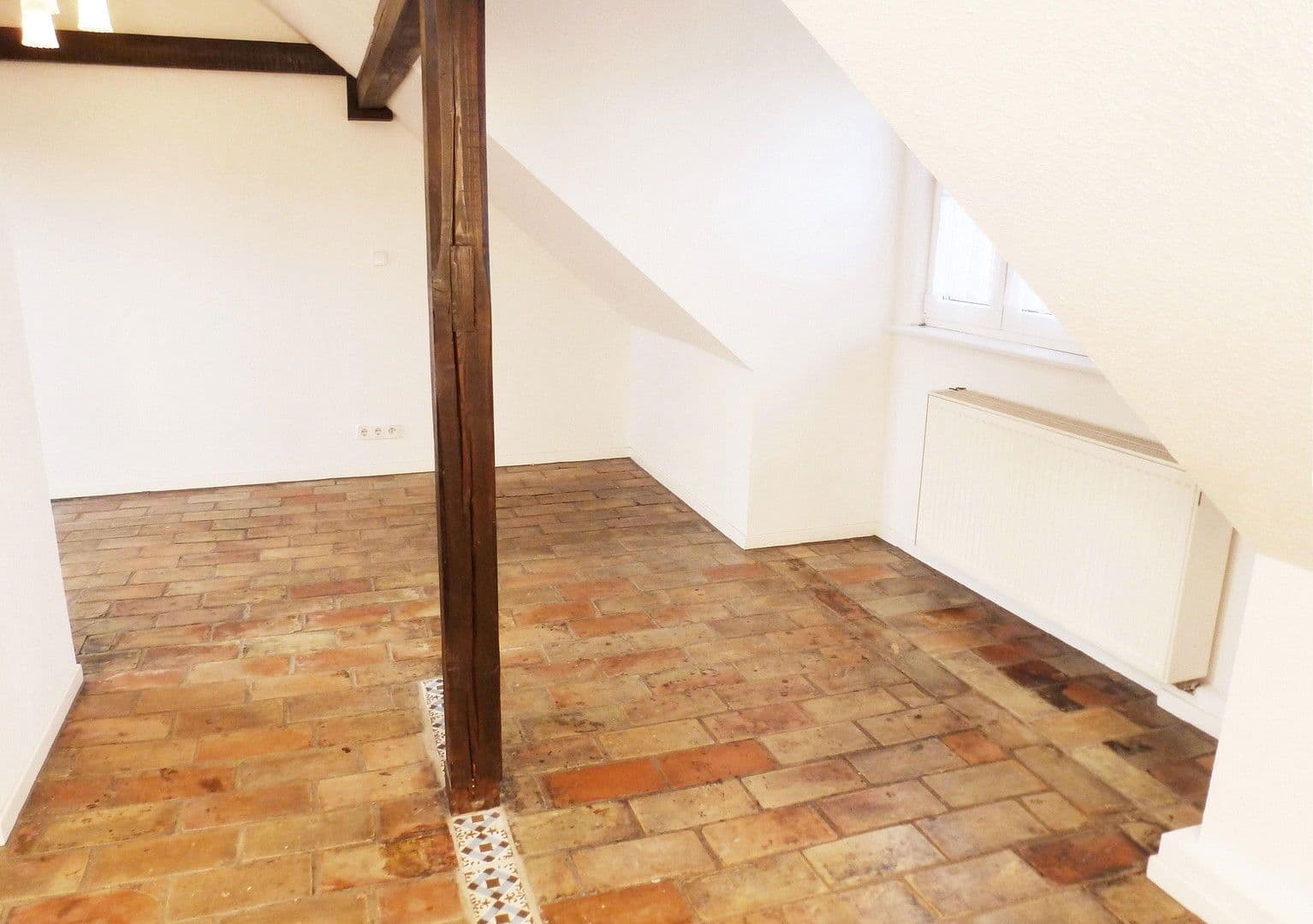 Predaj domu 100 m², pozemek 202 m², Arnstädter Weg 20, Frankfurt, Hesensko Predaj domu 100 m², pozemek 202 m², Arnstädter Weg 20, Frankfurt, Hesensko