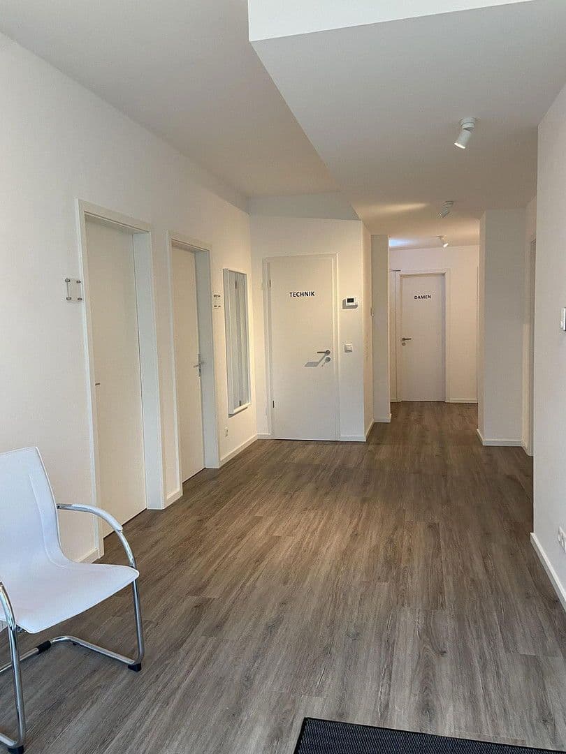 Prenájom kancelárie 23 m², Strandstraße 136, Timmendorfer Strand, Šlezvicko-Holštajnsko Prenájom kancelárie 23 m², Strandstraße 136, Timmendorfer Strand, Šlezvicko-Holštajnsko