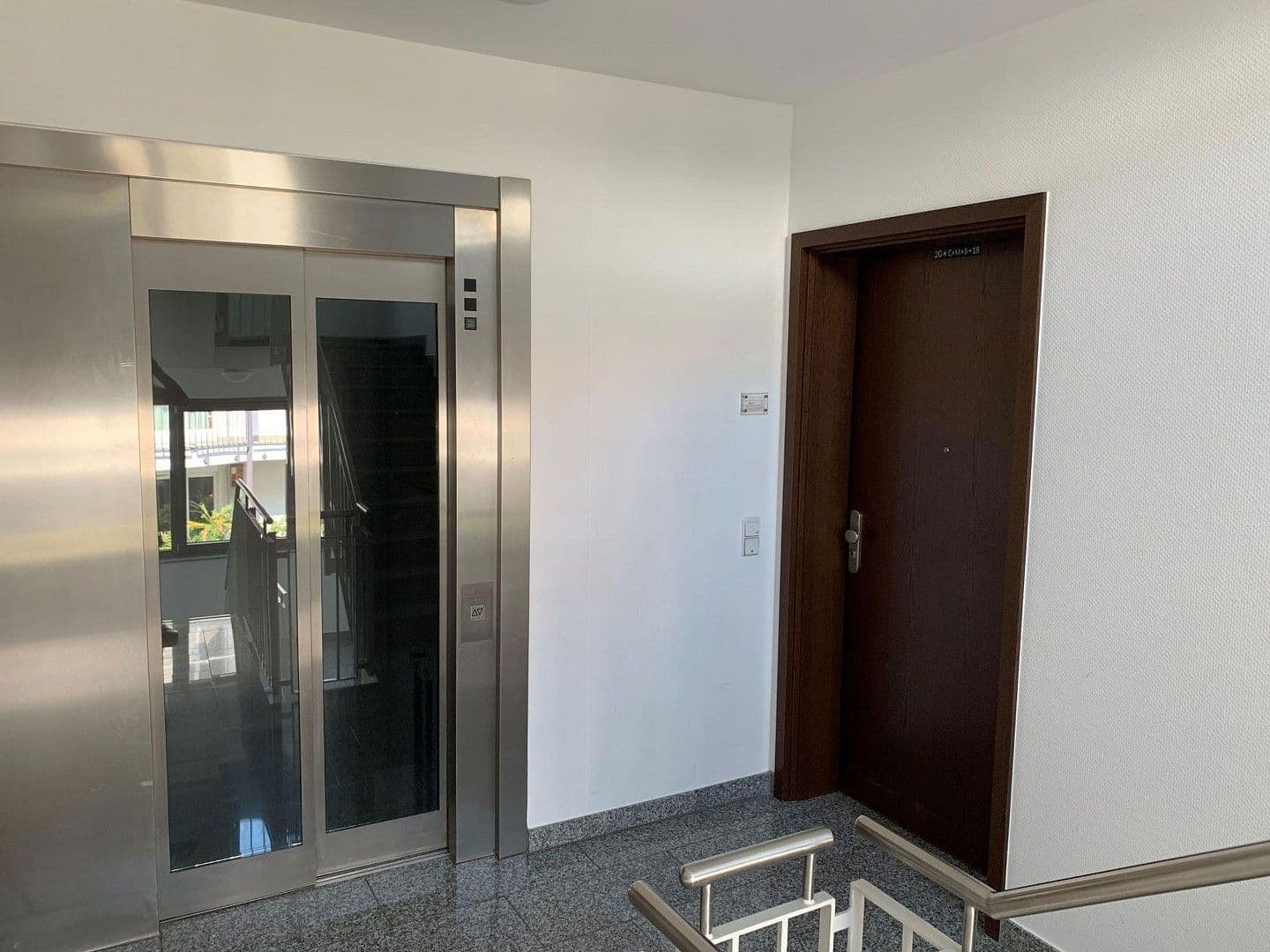 Prenájom bytu 3-izbový 97 m², Eichendorffstraße 63c, Frankfurt am Main, Hesensko Prenájom bytu 3-izbový 97 m², Eichendorffstraße 63c, Frankfurt am Main, Hesensko