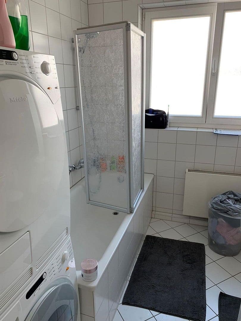 Prenájom bytu 3-izbový 97 m², Eichendorffstraße 63c, Frankfurt am Main, Hesensko Prenájom bytu 3-izbový 97 m², Eichendorffstraße 63c, Frankfurt am Main, Hesensko