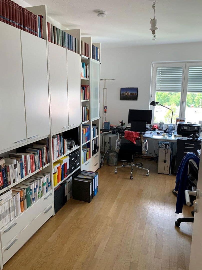 Prenájom bytu 3-izbový 97 m², Eichendorffstraße 63c, Frankfurt am Main, Hesensko Prenájom bytu 3-izbový 97 m², Eichendorffstraße 63c, Frankfurt am Main, Hesensko
