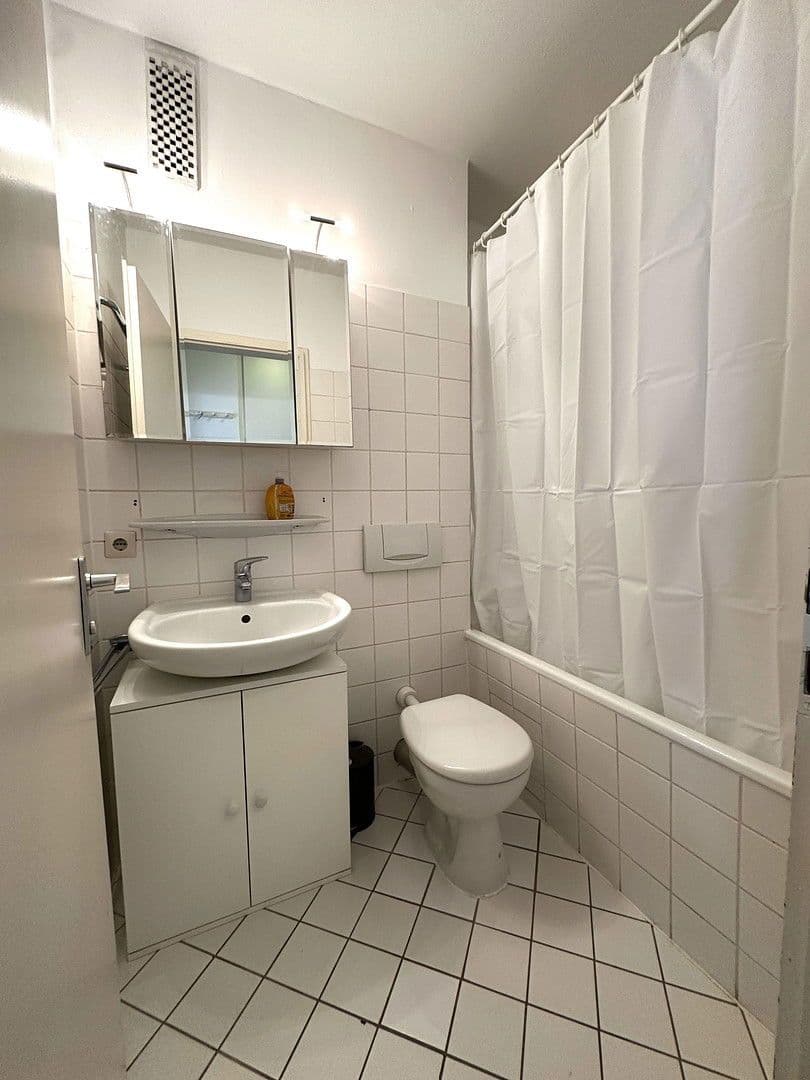 Prenájom bytu 1-izbový 28 m², München, Bavorsko Prenájom bytu 1-izbový 28 m², München, Bavorsko