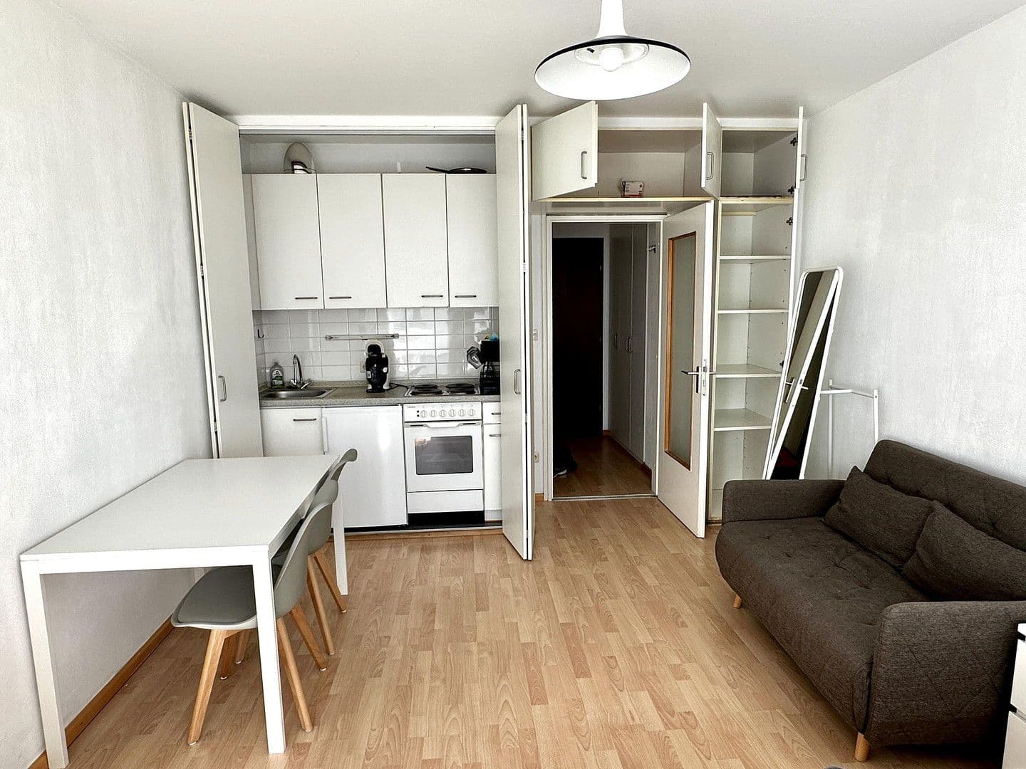 Prenájom bytu 1-izbový 28 m², München, Bavorsko Prenájom bytu 1-izbový 28 m², München, Bavorsko