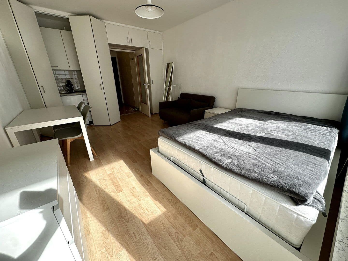 Prenájom bytu 1-izbový 28 m², München, Bavorsko Prenájom bytu 1-izbový 28 m², München, Bavorsko