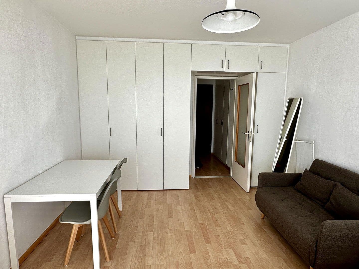 Prenájom bytu 1-izbový 28 m², München, Bavorsko Prenájom bytu 1-izbový 28 m², München, Bavorsko
