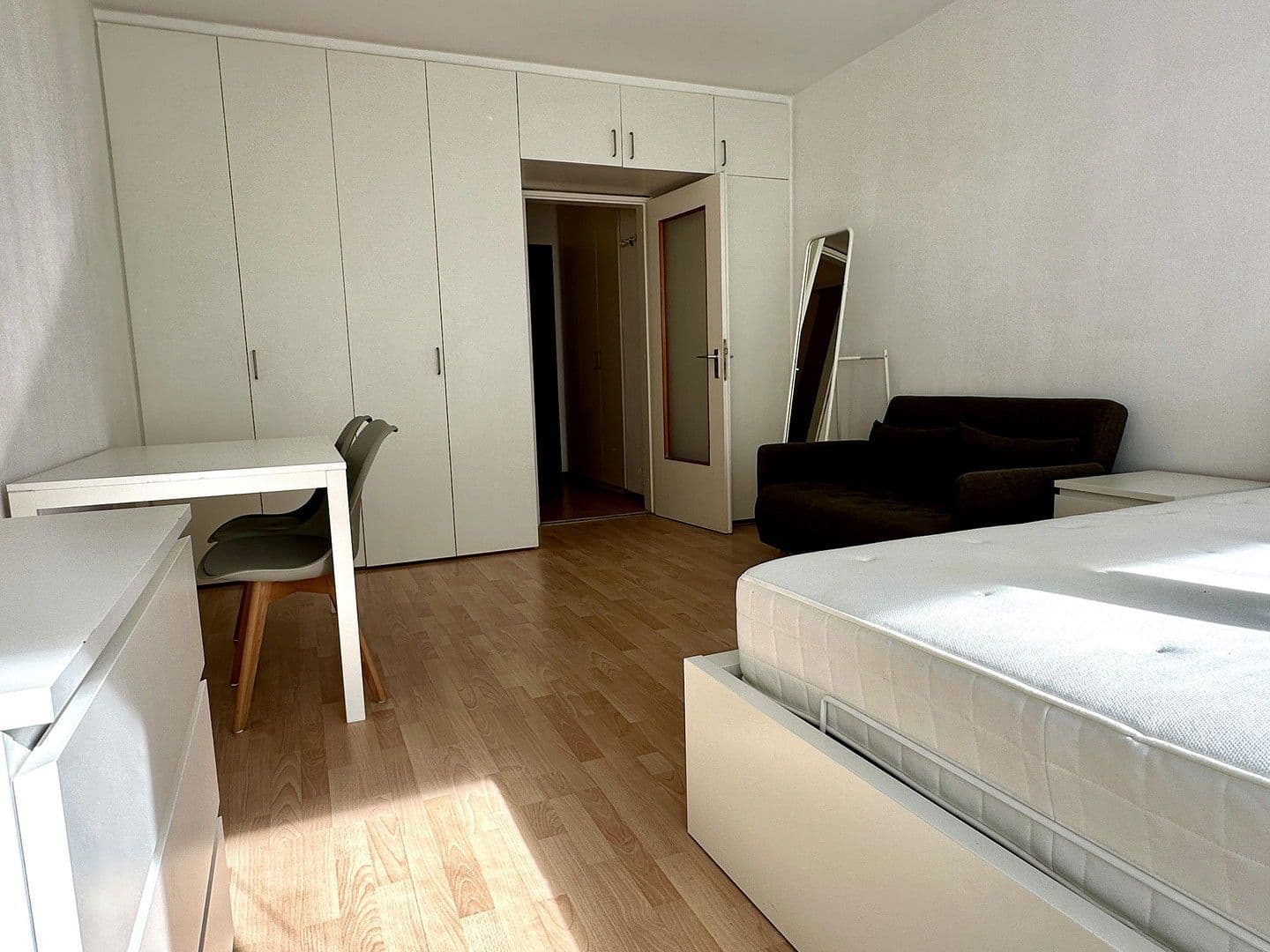 Prenájom bytu 1-izbový 28 m², München, Bavorsko Prenájom bytu 1-izbový 28 m², München, Bavorsko