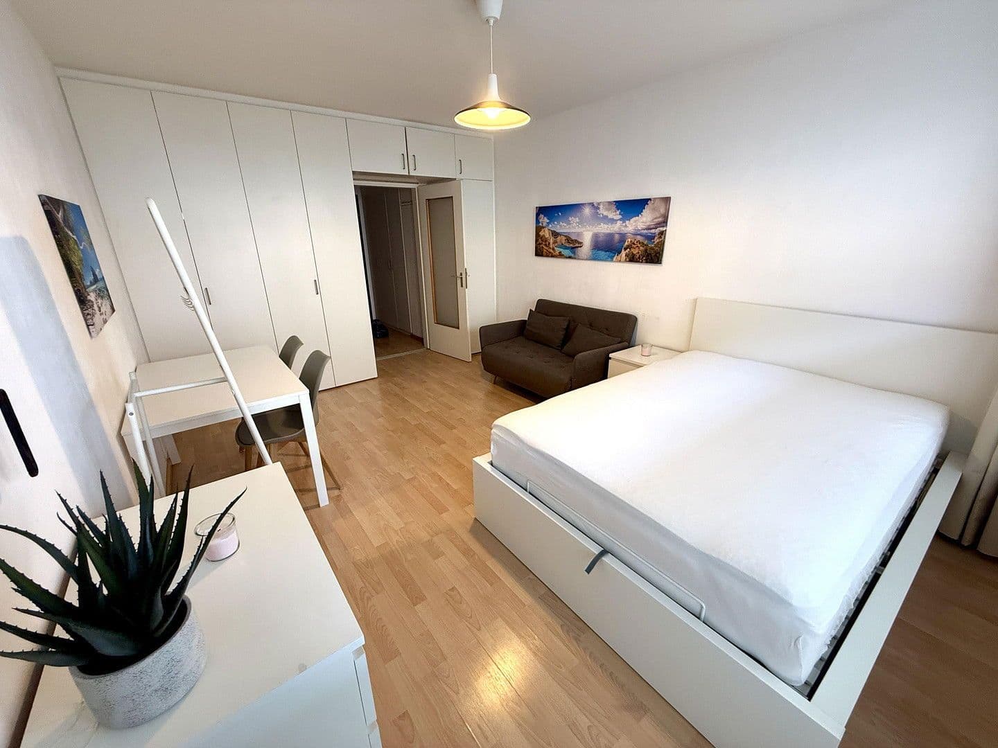 Prenájom bytu 1-izbový 28 m², München, Bavorsko Prenájom bytu 1-izbový 28 m², München, Bavorsko