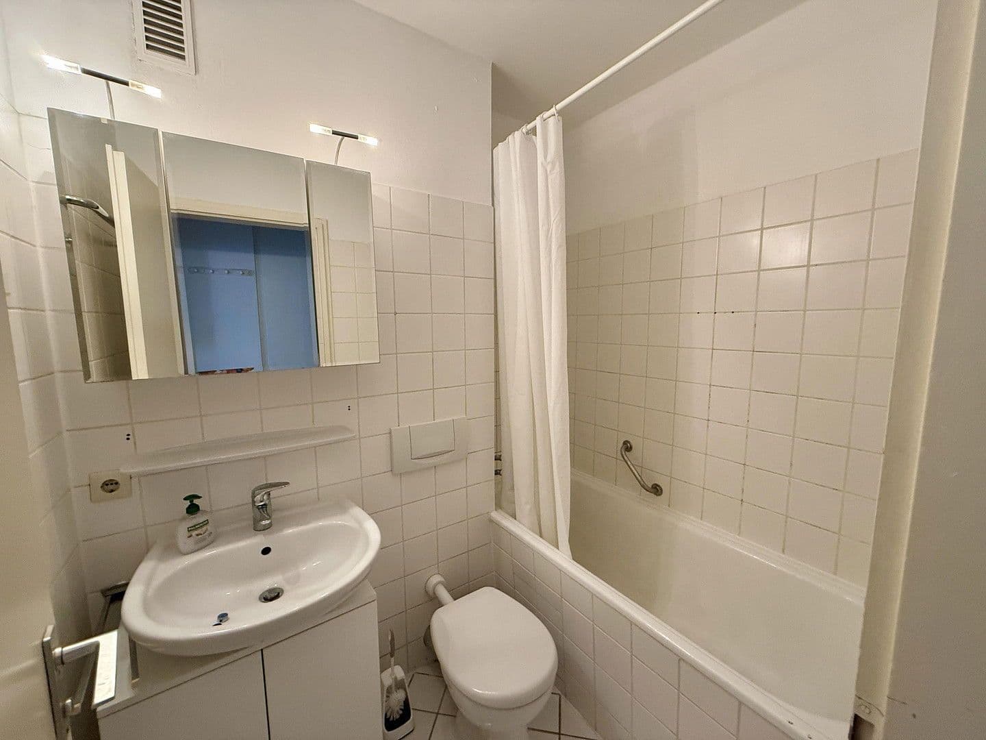 Prenájom bytu 1-izbový 28 m², München, Bavorsko Prenájom bytu 1-izbový 28 m², München, Bavorsko