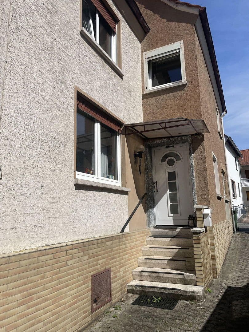 Predaj domu 280 m², pozemek 390 m², Großen-Busecker Str. 17, Buseck, Hesensko Predaj domu 280 m², pozemek 390 m², Großen-Busecker Str. 17, Buseck, Hesensko