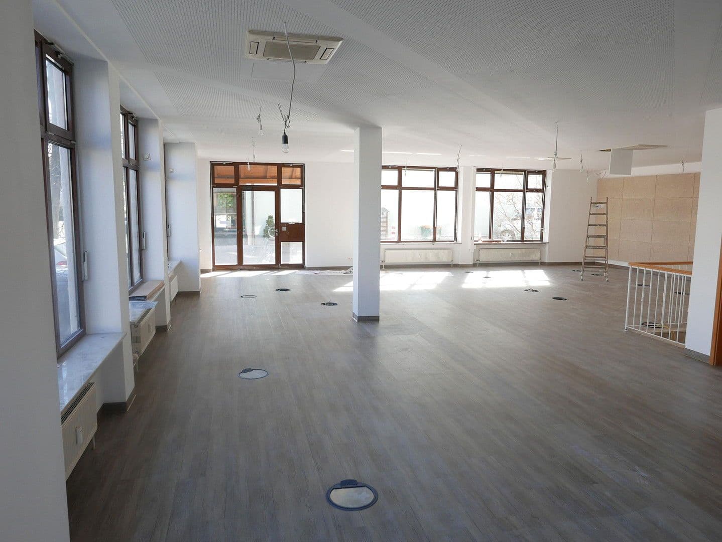 Prenájom kancelárie 220 m², Dorfstr. 6, Hohenbrunn, Bavorsko Prenájom kancelárie 220 m², Dorfstr. 6, Hohenbrunn, Bavorsko