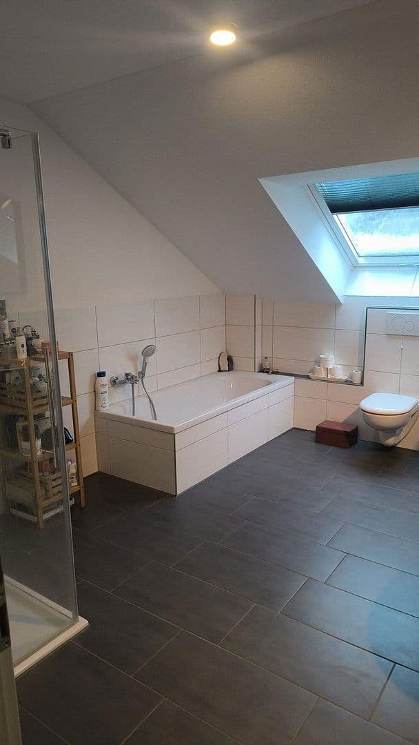 Prenájom bytu 4-izbový 132 m², Mühlhausen im Täle, Bádensko-Wurttembersko Prenájom bytu 4-izbový 132 m², Mühlhausen im Täle, Bádensko-Wurttembersko