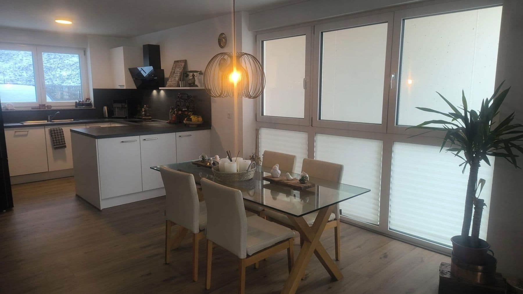 Prenájom bytu 4-izbový 132 m², Mühlhausen im Täle, Bádensko-Wurttembersko Prenájom bytu 4-izbový 132 m², Mühlhausen im Täle, Bádensko-Wurttembersko