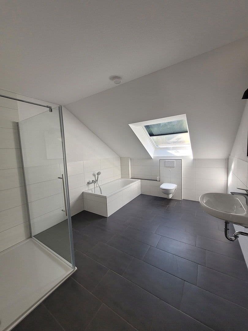 Prenájom bytu 4-izbový 132 m², Mühlhausen im Täle, Bádensko-Wurttembersko Prenájom bytu 4-izbový 132 m², Mühlhausen im Täle, Bádensko-Wurttembersko