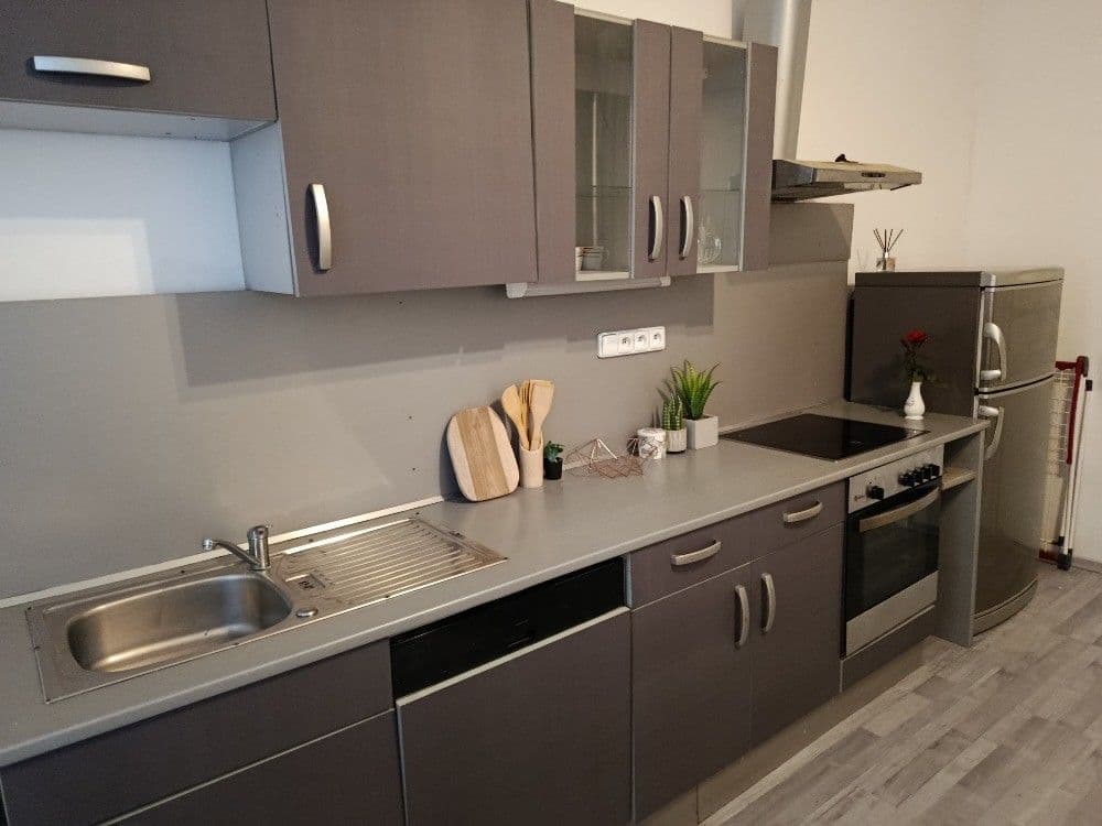 Prenájom bytu 1-izbový 40 m², Sokolovská, Karlovy Vary, Karlovarský kraj Prenájom bytu 1-izbový 40 m², Sokolovská, Karlovy Vary, Karlovarský kraj