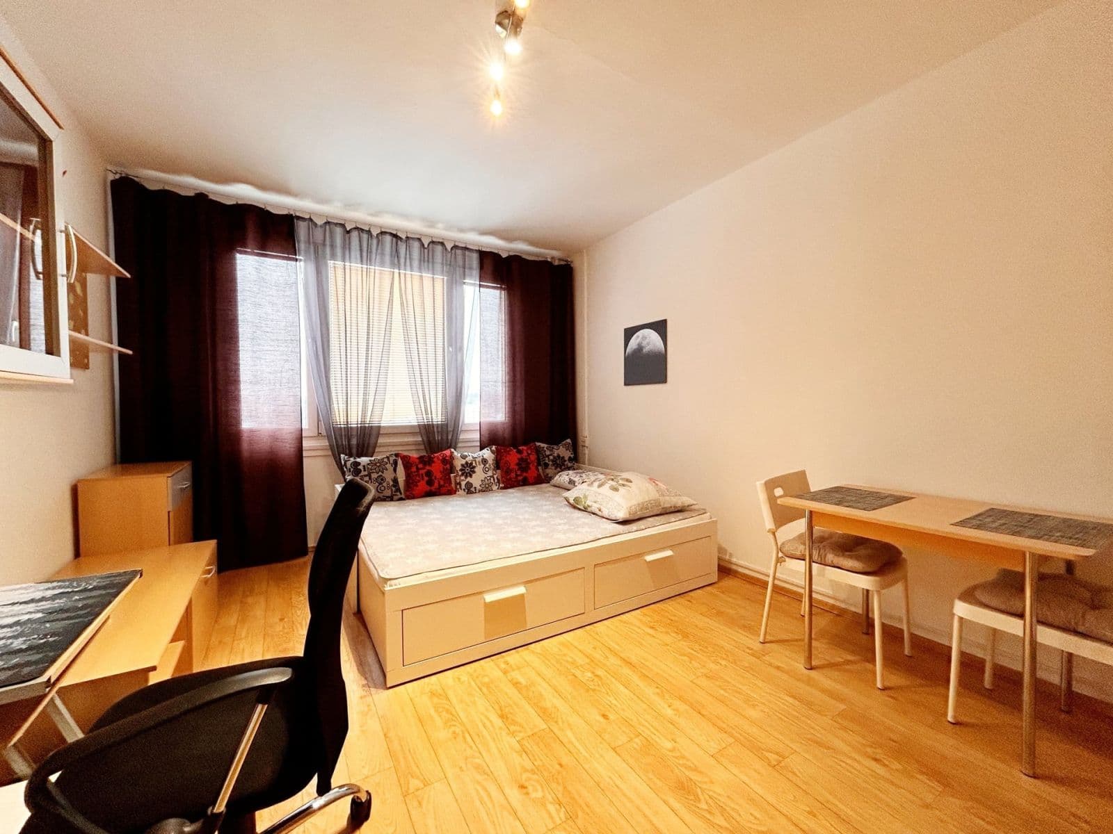 Prenájom bytu 1-izbový 24 m², Káranská, Praha, Praha Prenájom bytu 1-izbový 24 m², Káranská, Praha, Praha