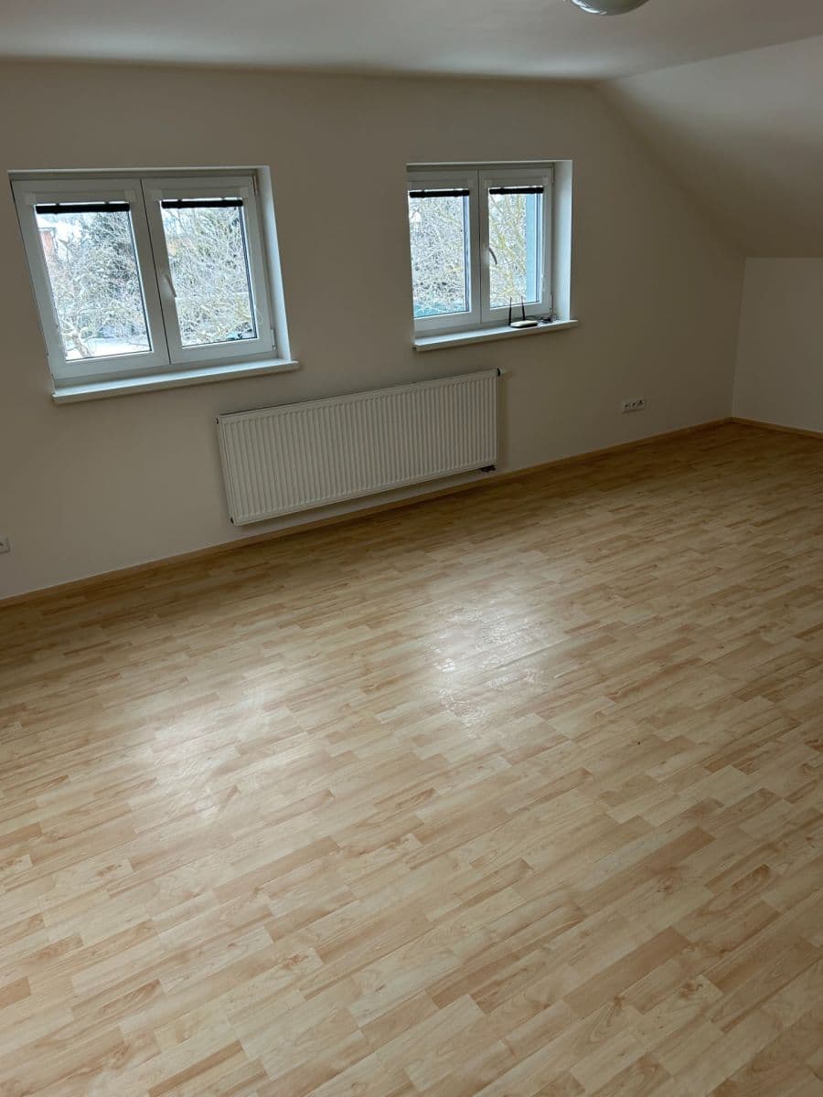 Prenájom bytu 1-izbový 42 m², Nová Ves, Středočeský kraj Prenájom bytu 1-izbový 42 m², Nová Ves, Středočeský kraj