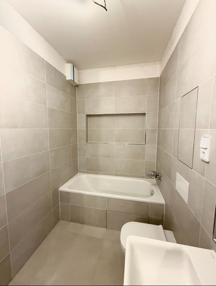 Prenájom bytu 2-izbový 37 m², Nádražní, Kralupy nad Vltavou, Středočeský kraj Prenájom bytu 2-izbový 37 m², Nádražní, Kralupy nad Vltavou, Středočeský kraj