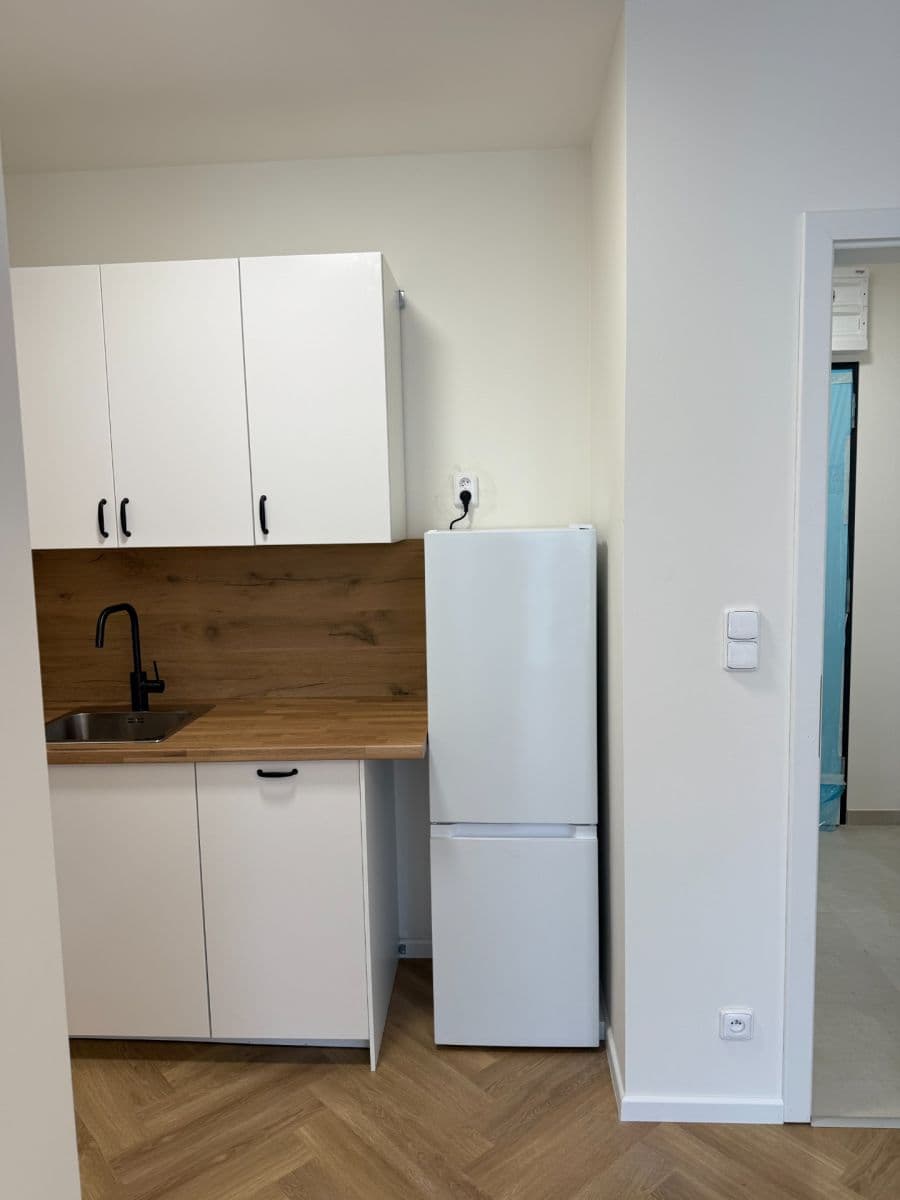 Prenájom bytu 2-izbový 37 m², Nádražní, Kralupy nad Vltavou, Středočeský kraj Prenájom bytu 2-izbový 37 m², Nádražní, Kralupy nad Vltavou, Středočeský kraj