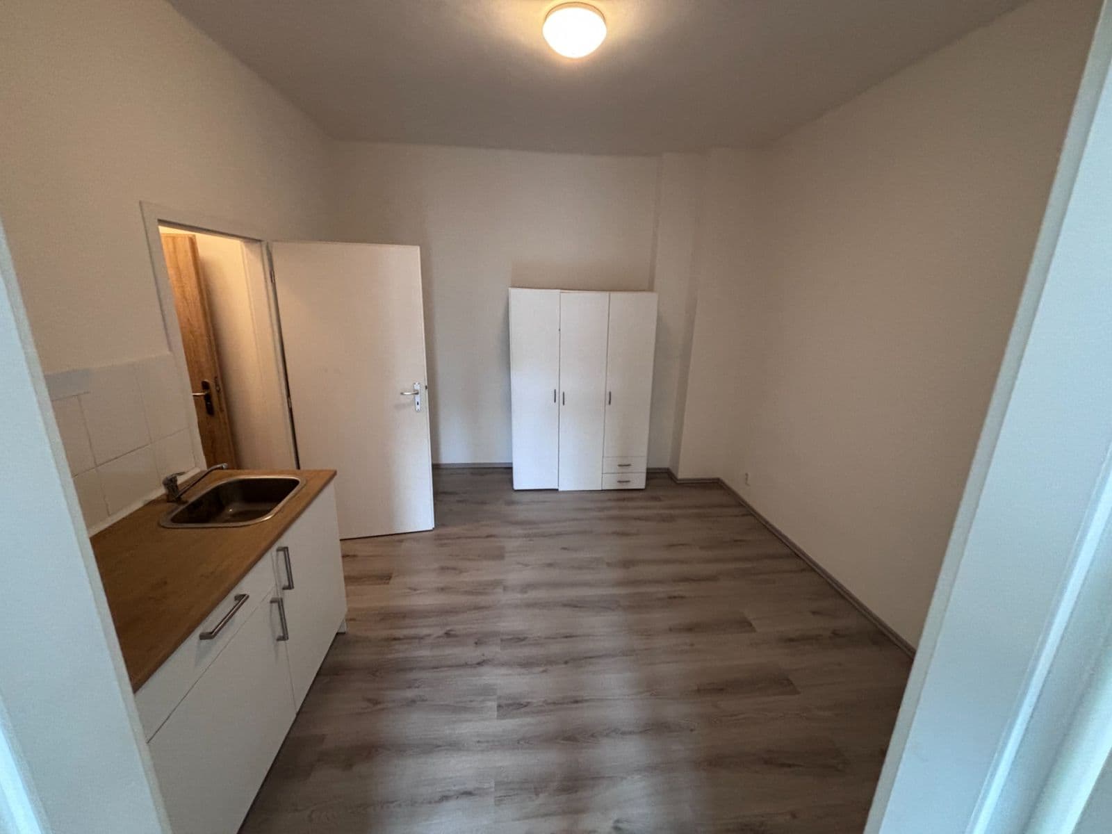Prenájom bytu 2-izbový 35 m², Kladenská, Praha, Praha Prenájom bytu 2-izbový 35 m², Kladenská, Praha, Praha
