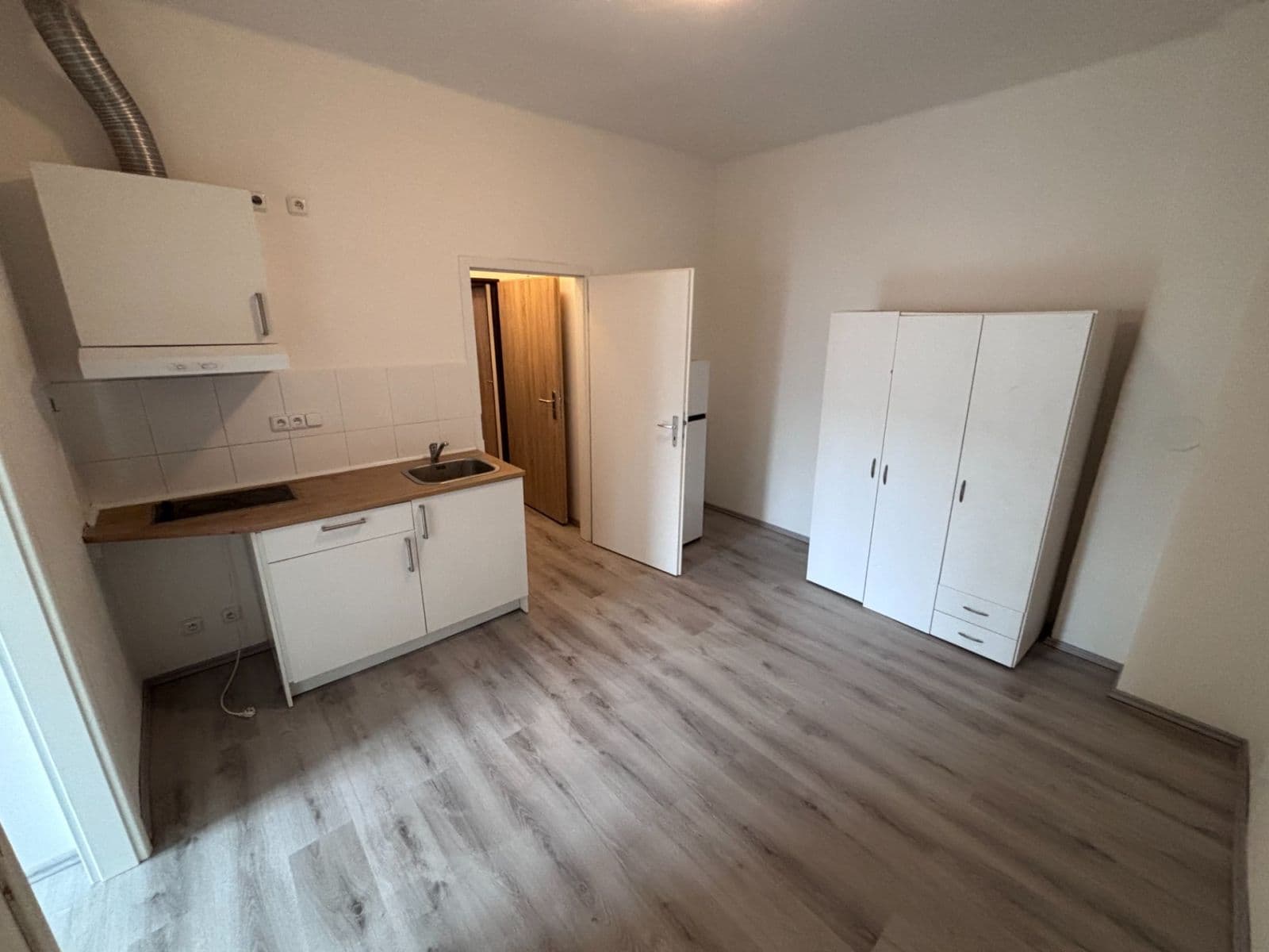 Prenájom bytu 2-izbový 35 m², Kladenská, Praha, Praha Prenájom bytu 2-izbový 35 m², Kladenská, Praha, Praha