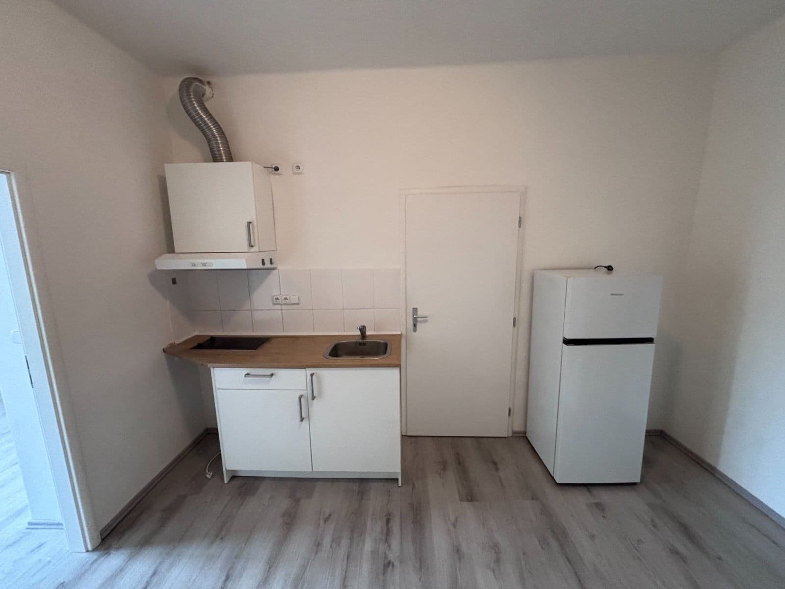 Prenájom bytu 2-izbový 35 m², Kladenská, Praha, Praha Prenájom bytu 2-izbový 35 m², Kladenská, Praha, Praha