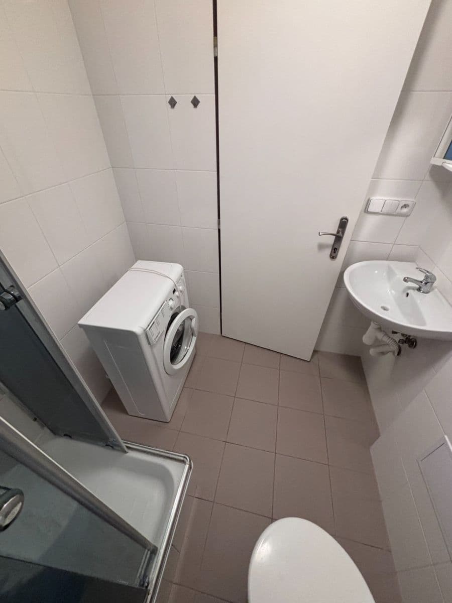 Prenájom bytu 1-izbový 30 m², Kladenská, Praha, Praha Prenájom bytu 1-izbový 30 m², Kladenská, Praha, Praha