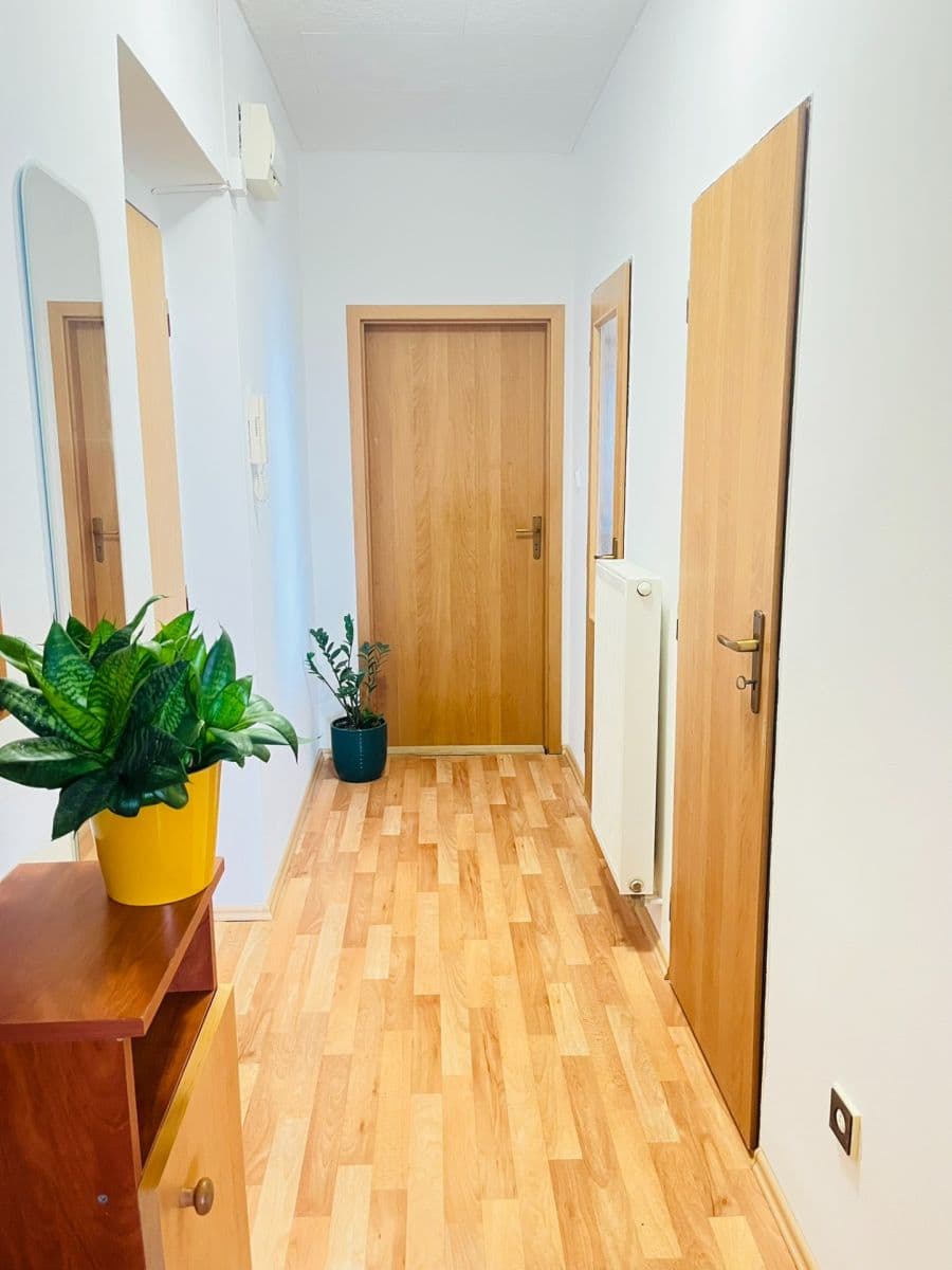 Prenájom bytu 3-izbový 73 m², Školní, Opatovice nad Labem, Pardubický kraj Prenájom bytu 3-izbový 73 m², Školní, Opatovice nad Labem, Pardubický kraj