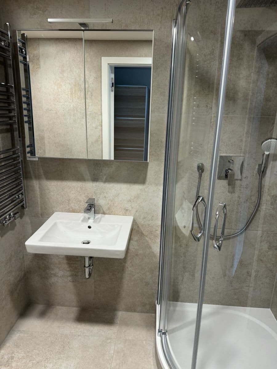 Prenájom bytu 1-izbový 35 m², Šrámkové, Praha, Praha Prenájom bytu 1-izbový 35 m², Šrámkové, Praha, Praha