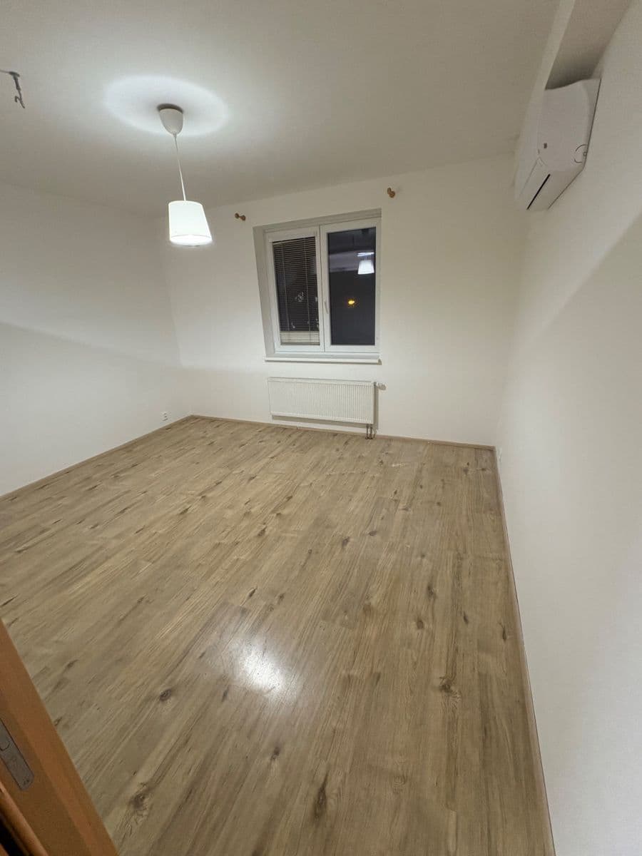 Prenájom bytu 2-izbový 65 m², Vyšehořovická, Nehvizdy, Středočeský kraj Prenájom bytu 2-izbový 65 m², Vyšehořovická, Nehvizdy, Středočeský kraj