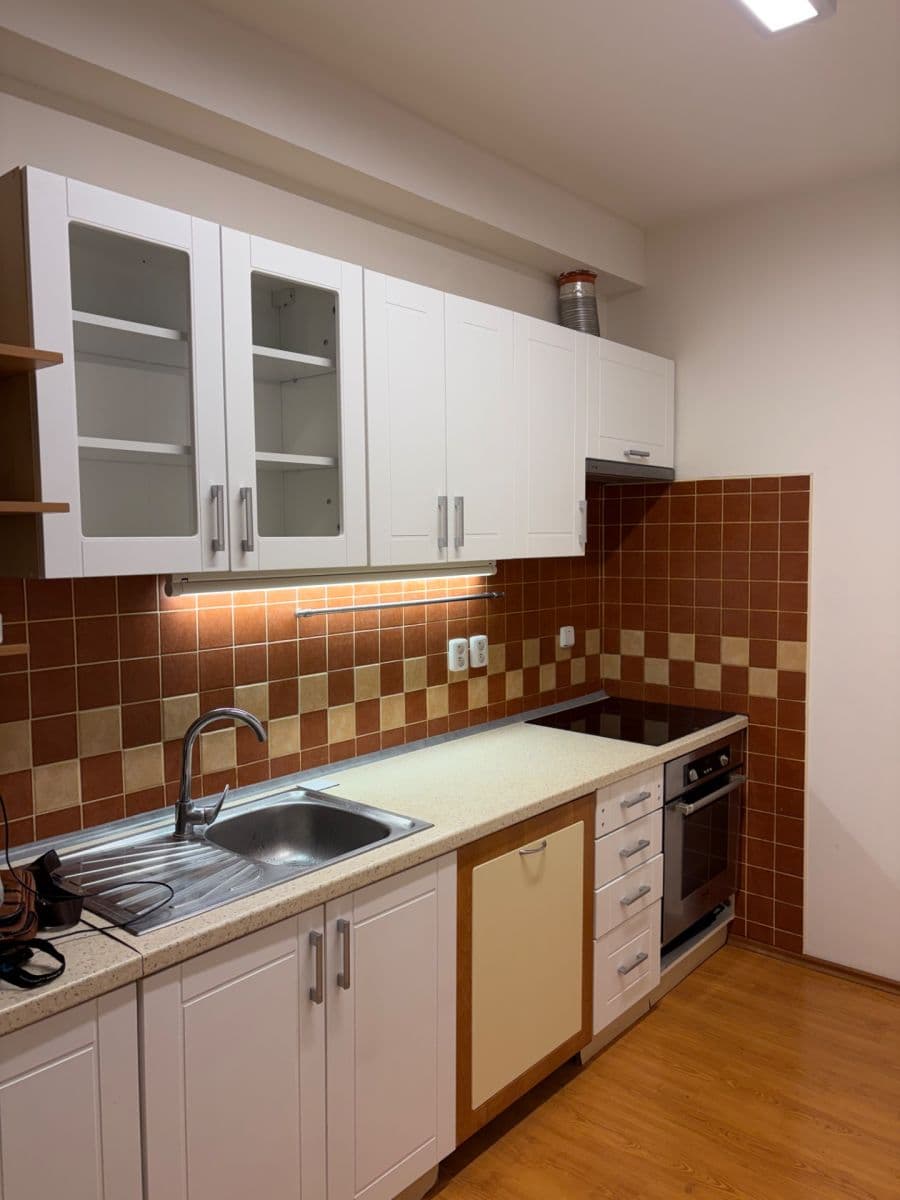 Prenájom bytu 2-izbový 65 m², Vyšehořovická, Nehvizdy, Středočeský kraj Prenájom bytu 2-izbový 65 m², Vyšehořovická, Nehvizdy, Středočeský kraj