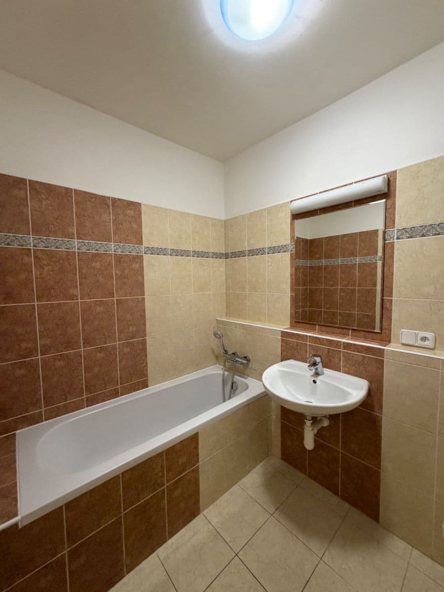 Prenájom bytu 2-izbový 65 m², Vyšehořovická, Nehvizdy, Středočeský kraj Prenájom bytu 2-izbový 65 m², Vyšehořovická, Nehvizdy, Středočeský kraj