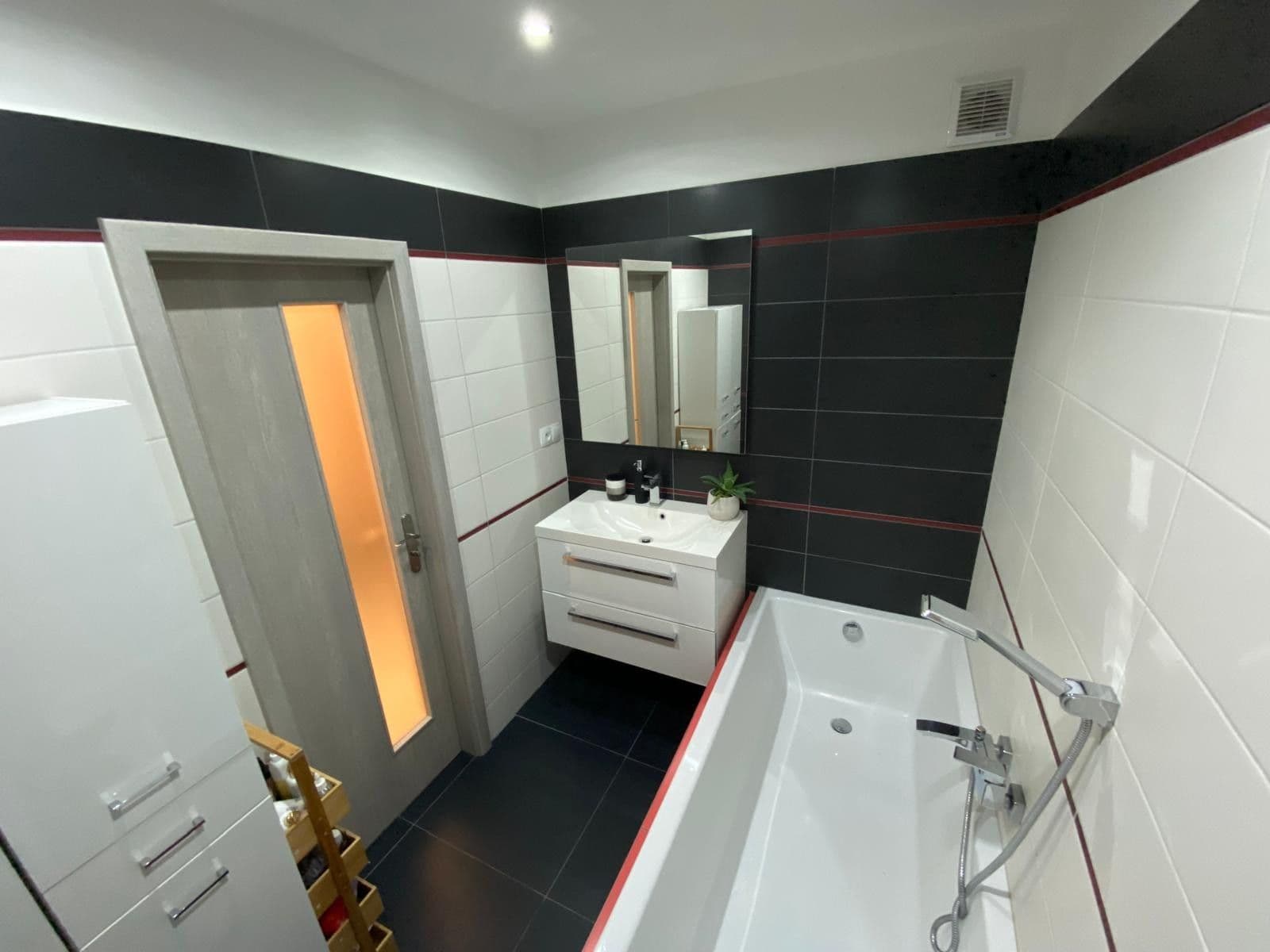 Predaj bytu 3-izbový 67 m², M. Chlajna, České Budějovice, Jihočeský kraj Predaj bytu 3-izbový 67 m², M. Chlajna, České Budějovice, Jihočeský kraj