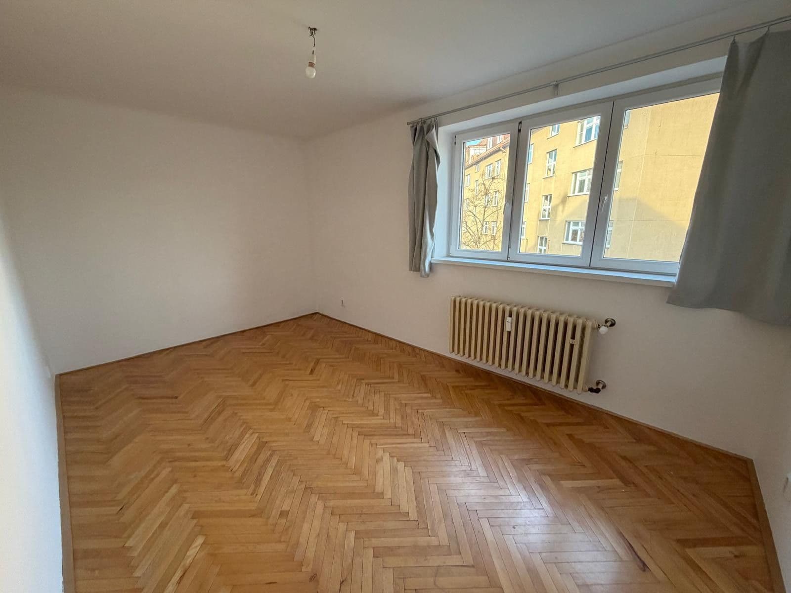 Prenájom bytu 2-izbový 65 m², Novorossijská, Praha, Praha Prenájom bytu 2-izbový 65 m², Novorossijská, Praha, Praha