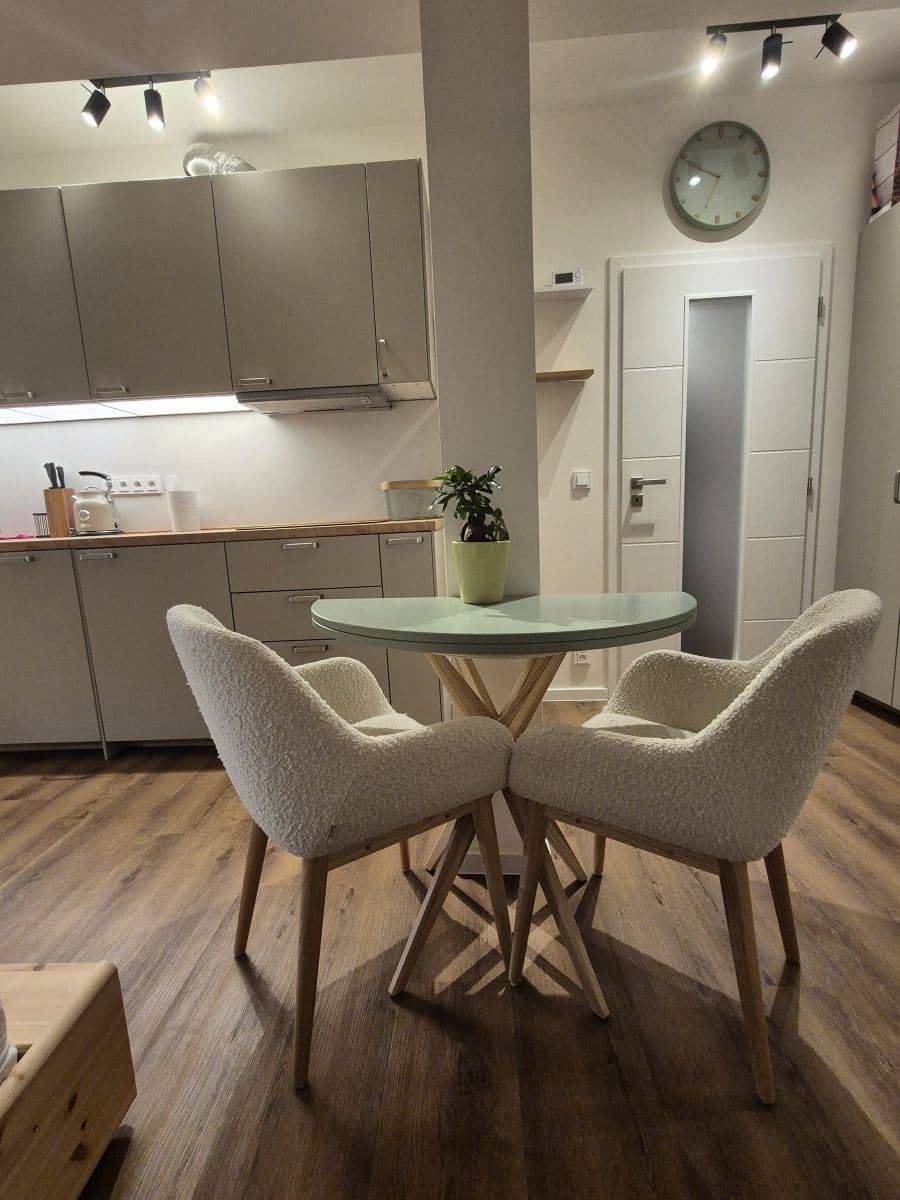 Prenájom bytu 30 m², Na mokřině, Praha, Praha Prenájom bytu 30 m², Na mokřině, Praha, Praha