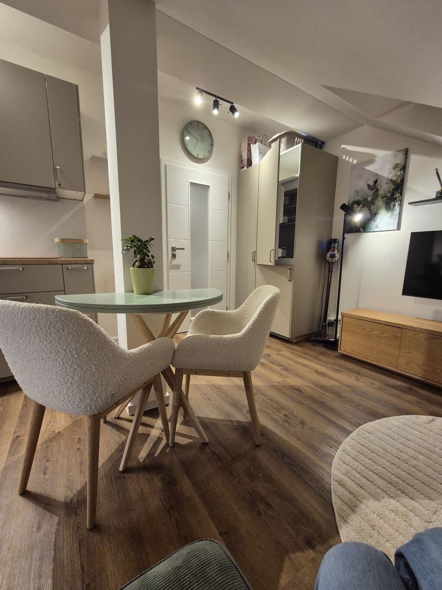 Prenájom bytu 30 m², Na mokřině, Praha, Praha Prenájom bytu 30 m², Na mokřině, Praha, Praha