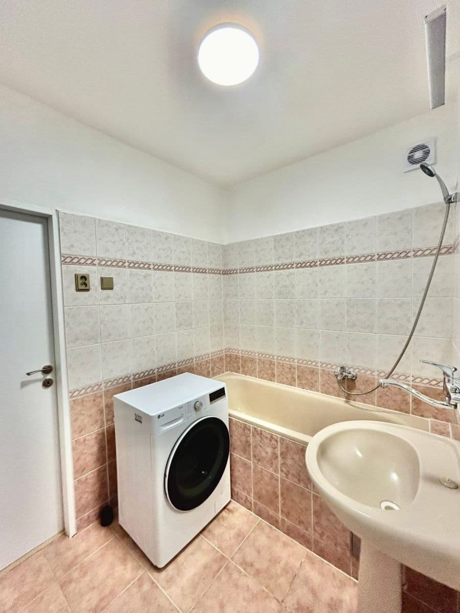 Prenájom bytu 2-izbový 79 m², Pod Vrstevnicí, Praha, Praha Prenájom bytu 2-izbový 79 m², Pod Vrstevnicí, Praha, Praha