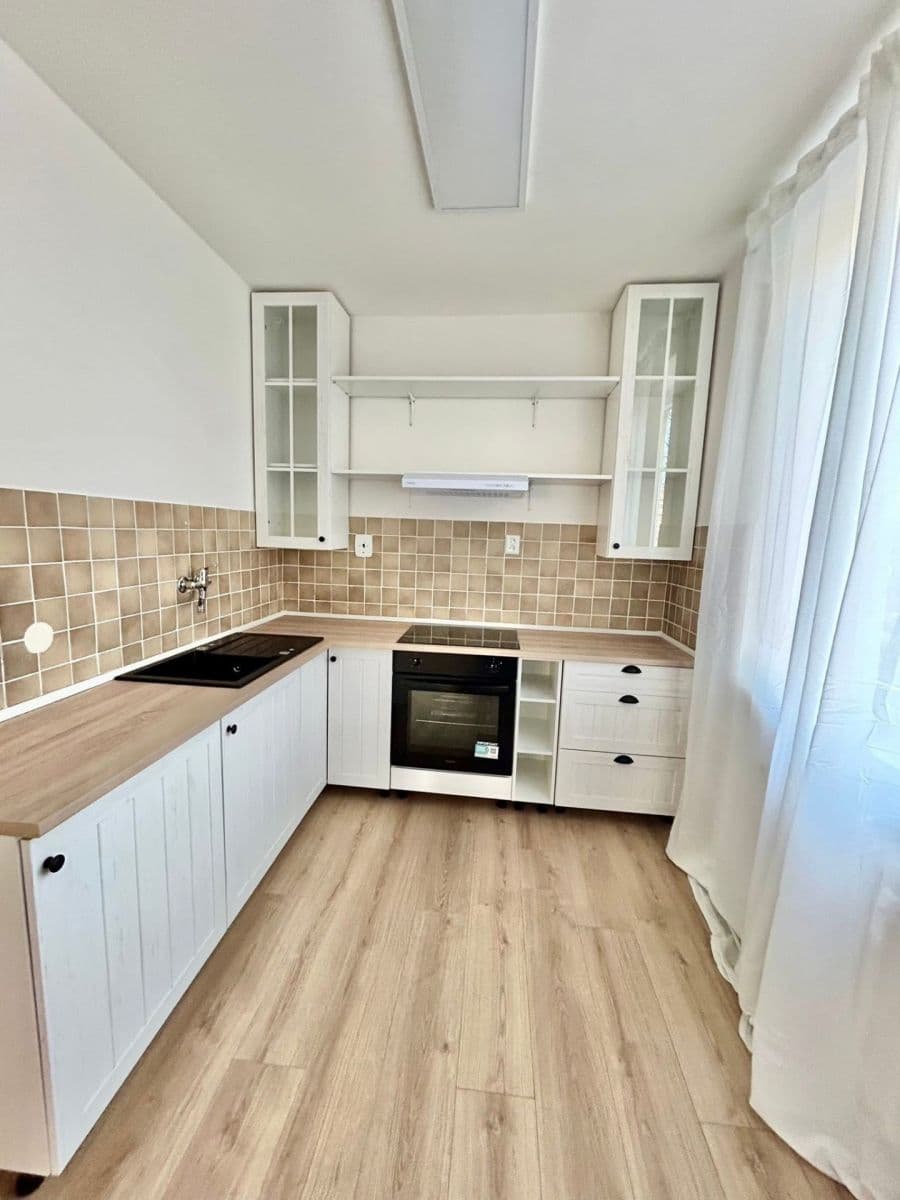 Prenájom bytu 2-izbový 79 m², Pod Vrstevnicí, Praha, Praha Prenájom bytu 2-izbový 79 m², Pod Vrstevnicí, Praha, Praha