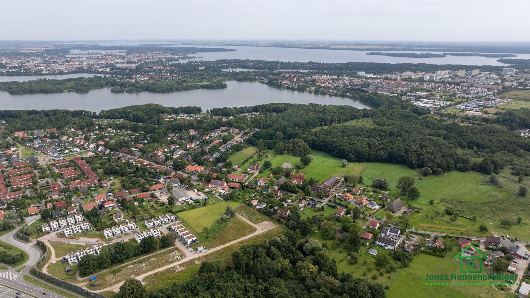 Predaj domu 144 m², pozemek 337 m², Kühls Acker 18, Schwerin, Meklenbursko-Predpomoransko Predaj domu 144 m², pozemek 337 m², Kühls Acker 18, Schwerin, Meklenbursko-Predpomoransko