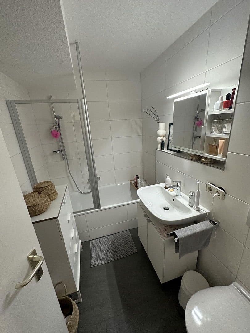 Prenájom bytu 2-izbový 50 m², Fliederweg 24, Zellingen, Bavorsko Prenájom bytu 2-izbový 50 m², Fliederweg 24, Zellingen, Bavorsko