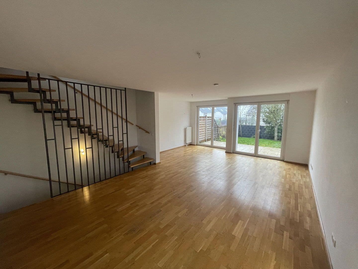 Predaj domu 139 m², pozemek 222 m², Mainz, Porýnie-Falcko Predaj domu 139 m², pozemek 222 m², Mainz, Porýnie-Falcko