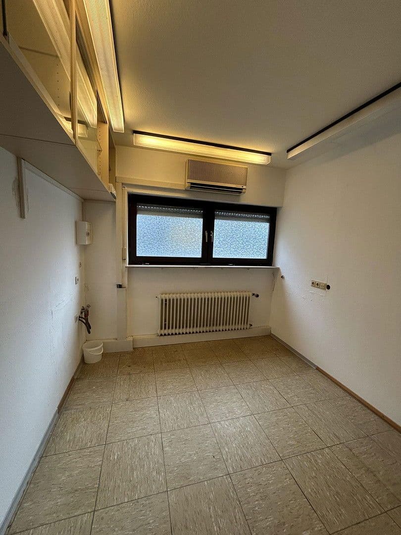 Prenájom kancelárie 250 m², Mutterstadt, Porýnie-Falcko Prenájom kancelárie 250 m², Mutterstadt, Porýnie-Falcko