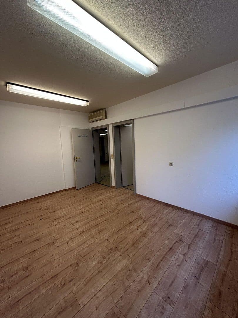 Prenájom kancelárie 250 m², Mutterstadt, Porýnie-Falcko Prenájom kancelárie 250 m², Mutterstadt, Porýnie-Falcko