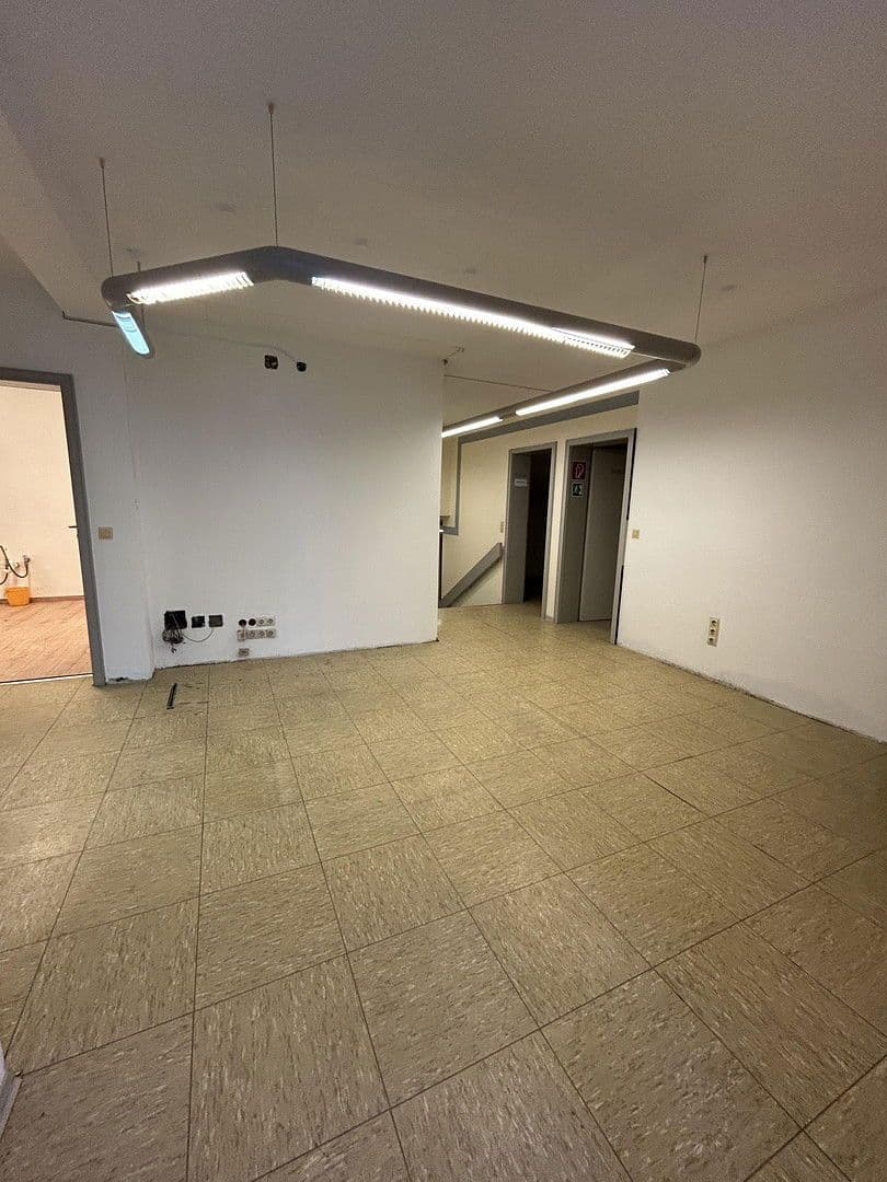 Prenájom kancelárie 250 m², Mutterstadt, Porýnie-Falcko Prenájom kancelárie 250 m², Mutterstadt, Porýnie-Falcko