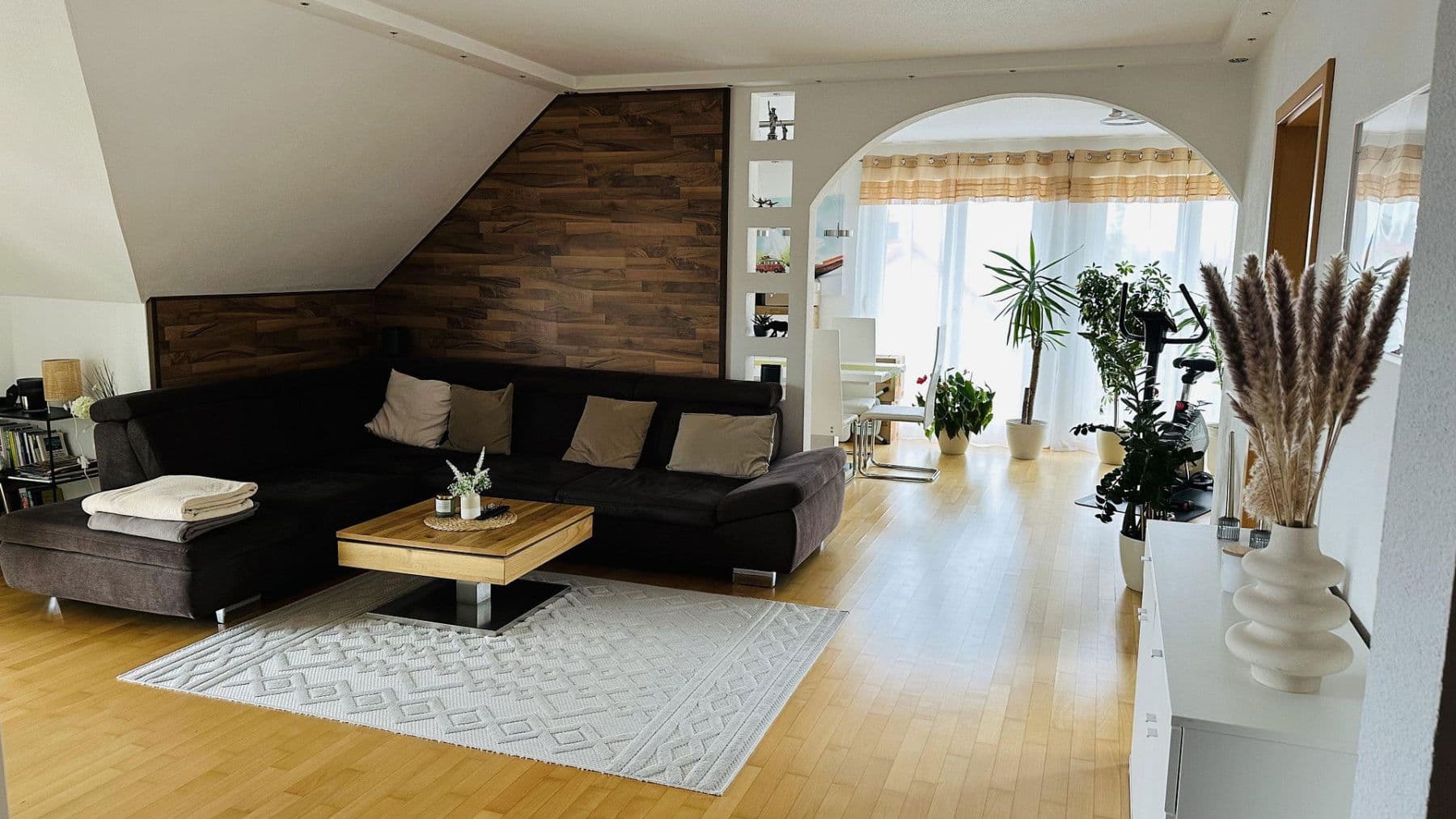 Prenájom bytu 4-izbový 130 m², Tauberbischofsheim, Bádensko-Wurttembersko Prenájom bytu 4-izbový 130 m², Tauberbischofsheim, Bádensko-Wurttembersko