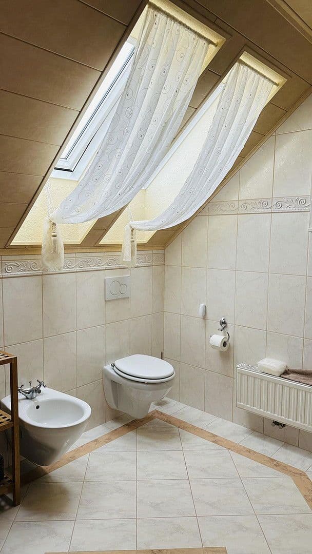 Prenájom bytu 4-izbový 130 m², Tauberbischofsheim, Bádensko-Wurttembersko Prenájom bytu 4-izbový 130 m², Tauberbischofsheim, Bádensko-Wurttembersko