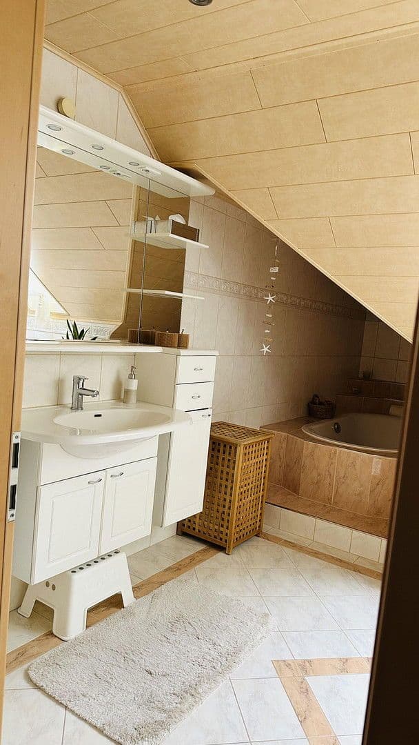 Prenájom bytu 4-izbový 130 m², Tauberbischofsheim, Bádensko-Wurttembersko Prenájom bytu 4-izbový 130 m², Tauberbischofsheim, Bádensko-Wurttembersko