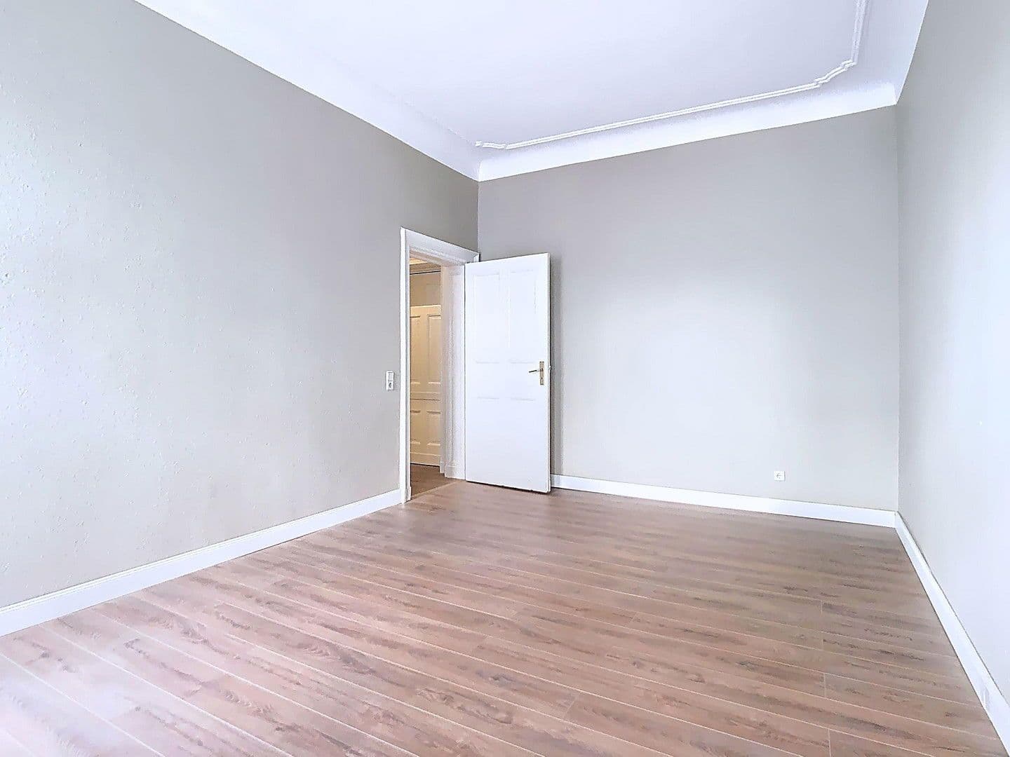 Predaj bytu 1-izbový 40 m², Berlin, Berlín Predaj bytu 1-izbový 40 m², Berlin, Berlín