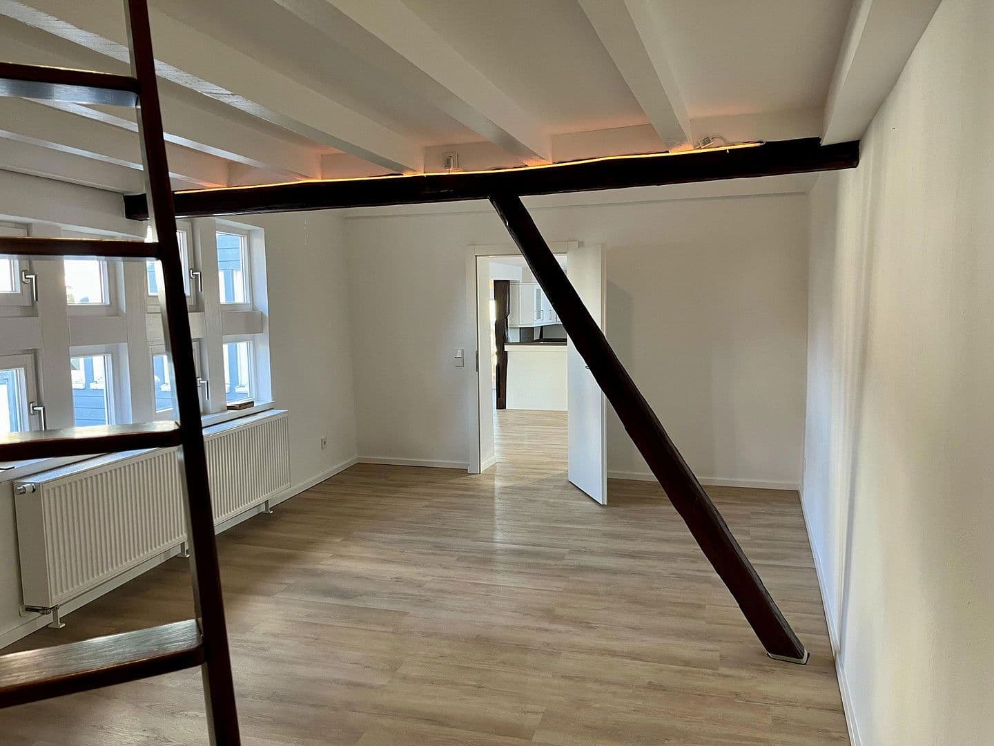 Prenájom bytu 4-izbový 122 m², Butzbach, Hesensko Prenájom bytu 4-izbový 122 m², Butzbach, Hesensko